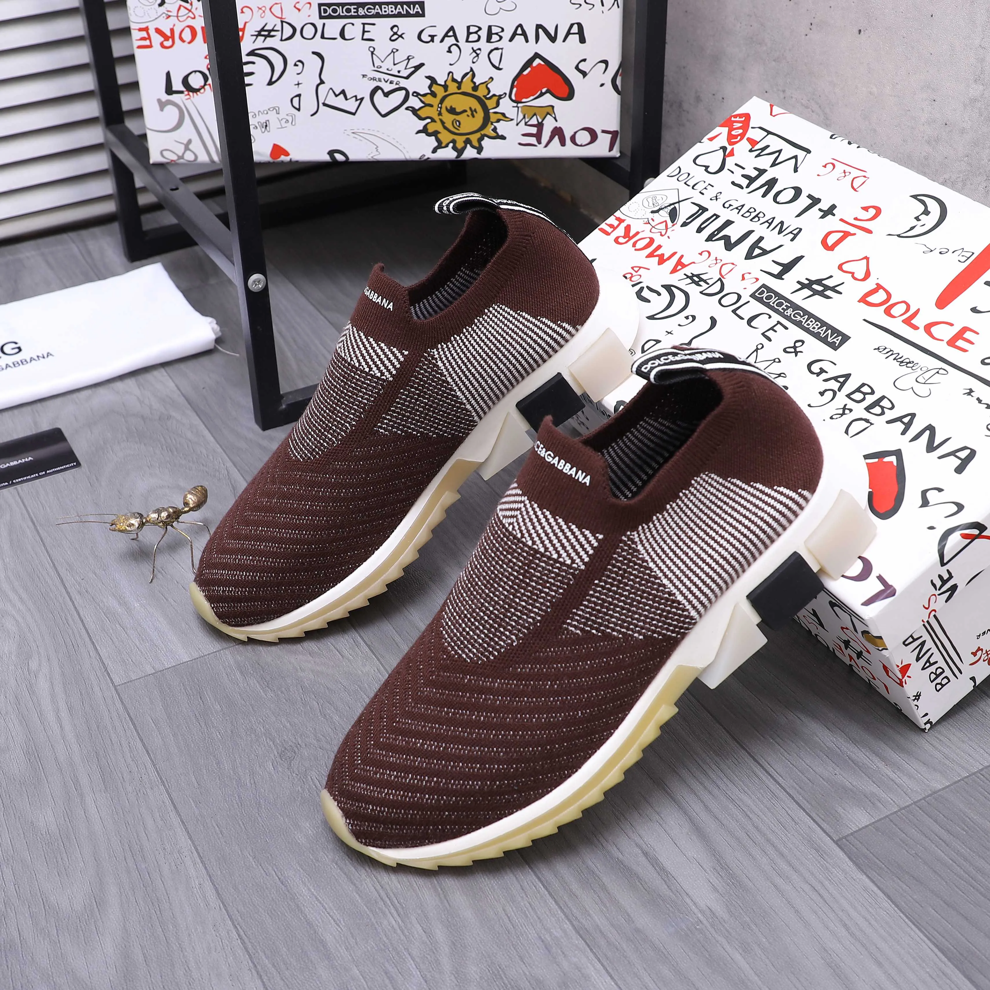 Men's shoes 💰p360 Product trademark: DG (Dolce & Gabbana) casual shoes for couples. Regular size: 36-46 (45.46 is custom-made and non-refundable) Product materials: Selected fly-knit breathable upper, cowhide insole, rubber outsole
